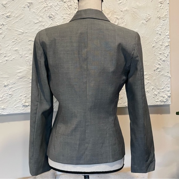 J Crew Women's Gray Wool 3-Button Lined Blazer Made in Hong Kong Sz 2. - Picture 4 of 8